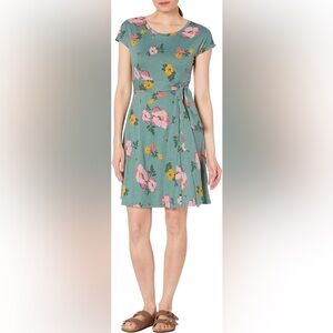 Cue wrap short sleeve dress excellent condition POCKETS